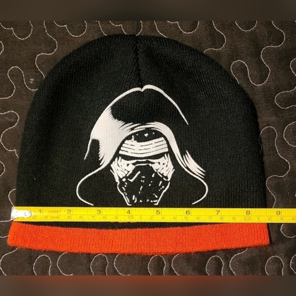 Star Wars Kylo Ren Kid's Beanie Hat. Red & Black. Size 2T-5T - Picture 4 of 5